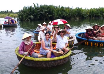 Basket Boat Tour And Enjoy Local Specialties